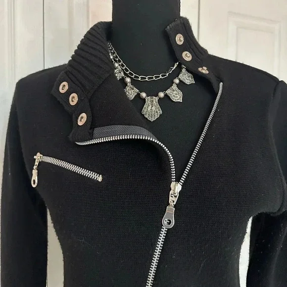 JENNYFER ~ Women’s long-sleeve black turtleneck asymmetrical sweater size L - Picture 4 of 8